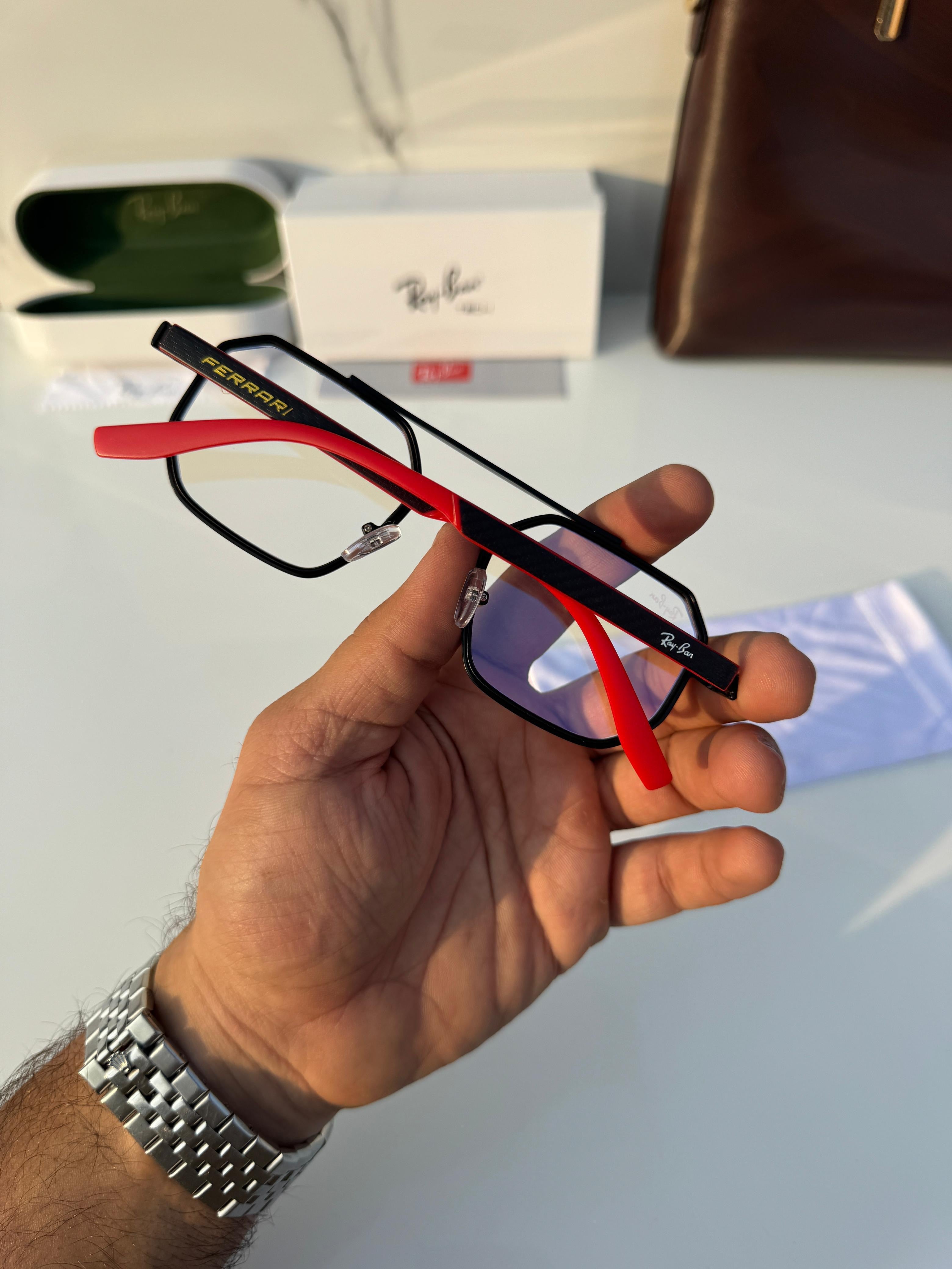 GLASS 8820