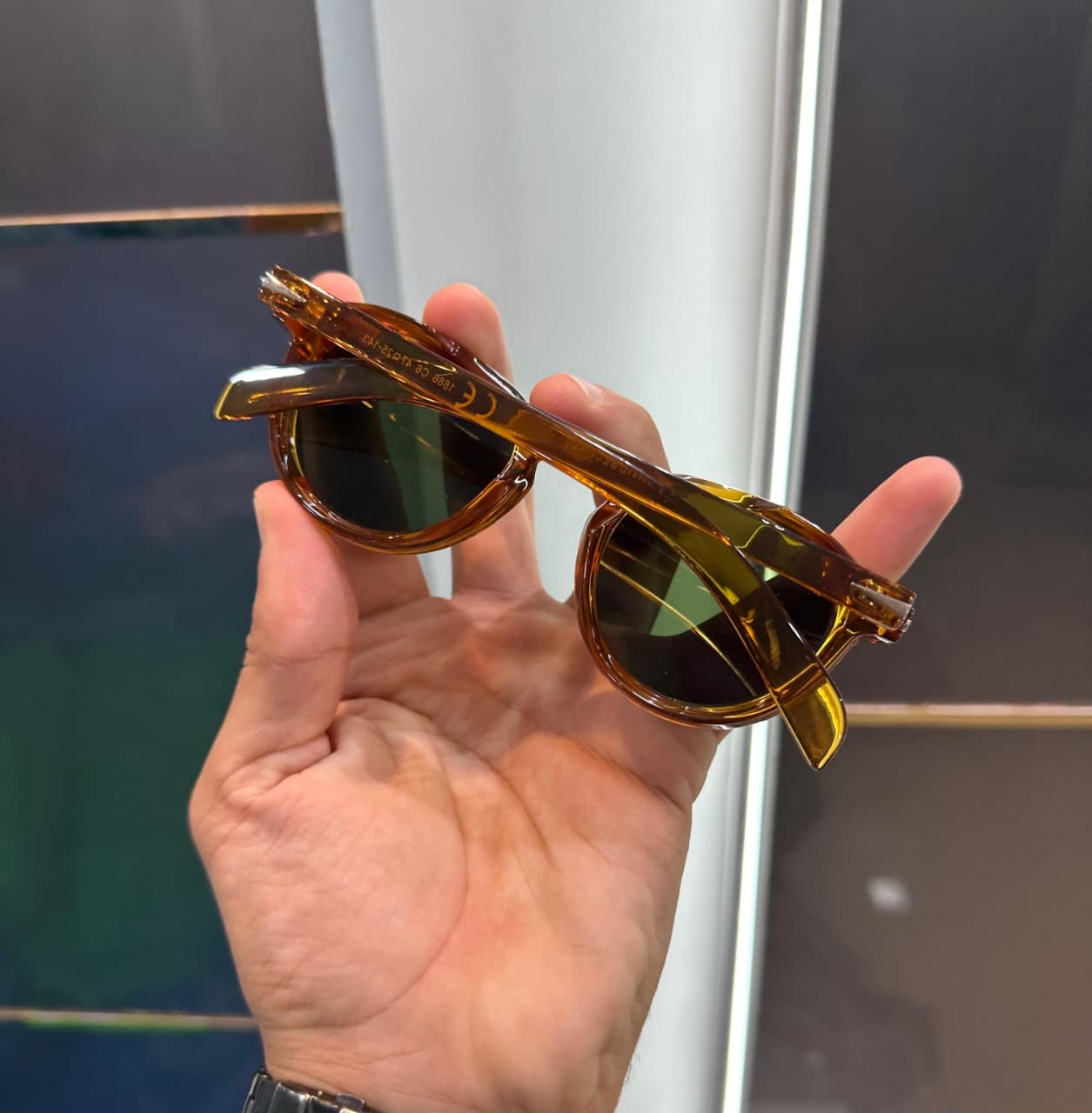 GLASS DB1