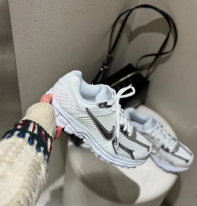 WOMEN ZOOM VOMERO SILVER