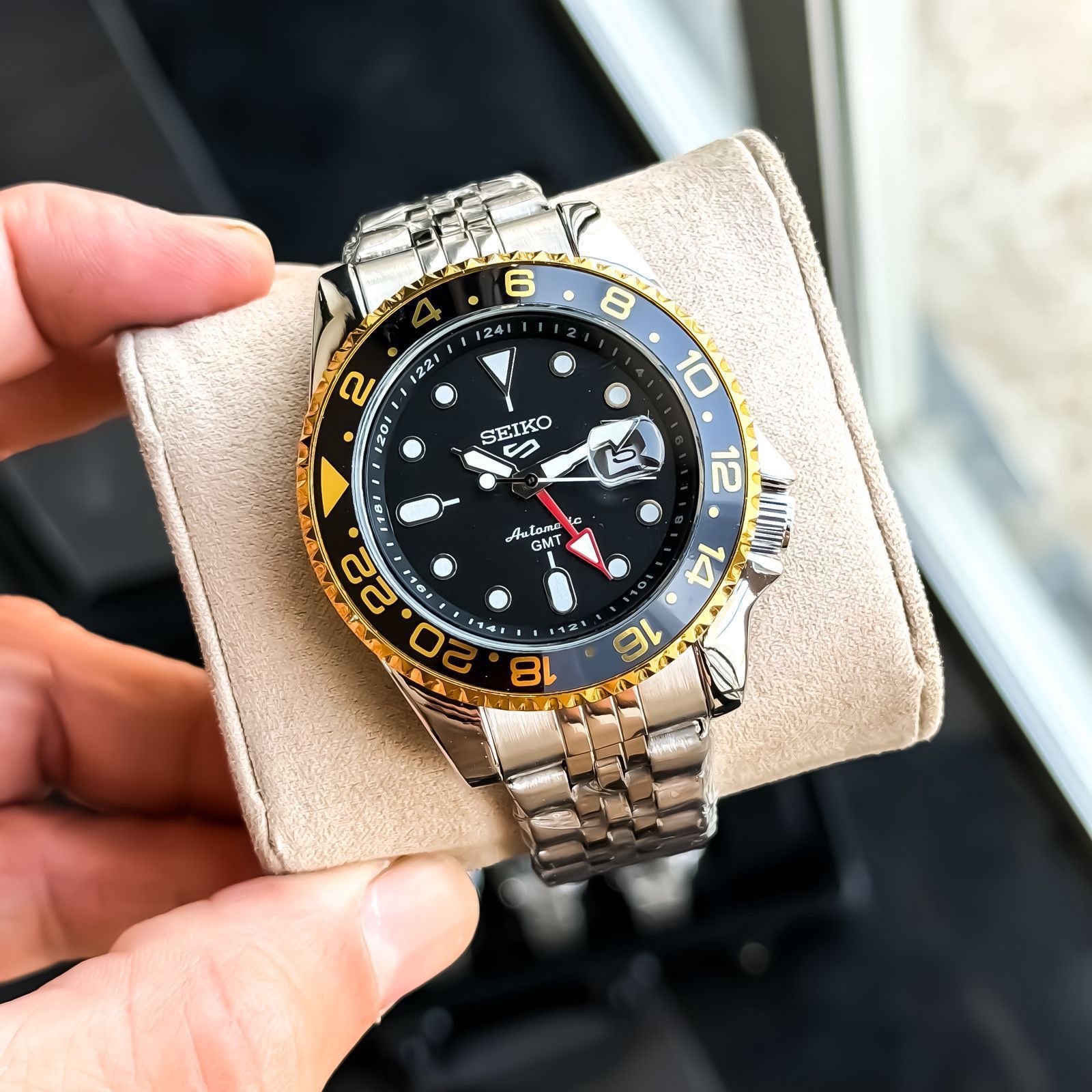 WATCH 112
