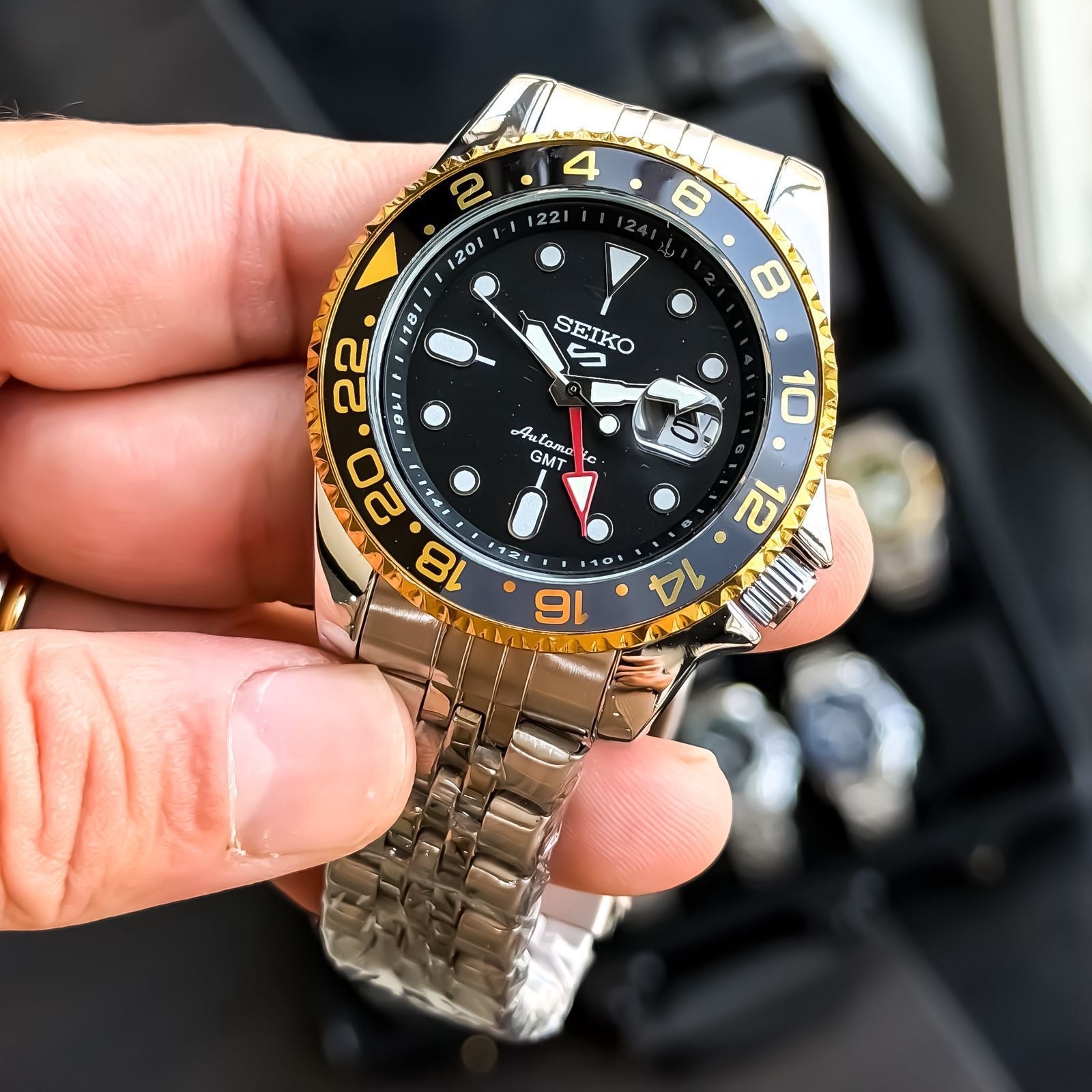 WATCH 112