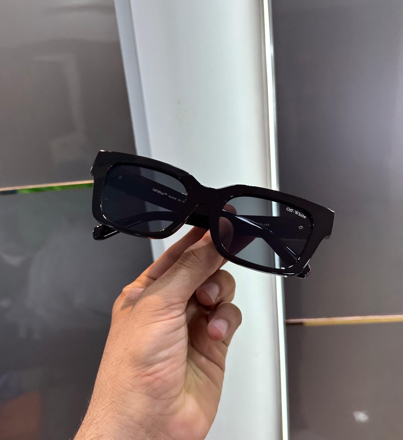 GLASS 1011