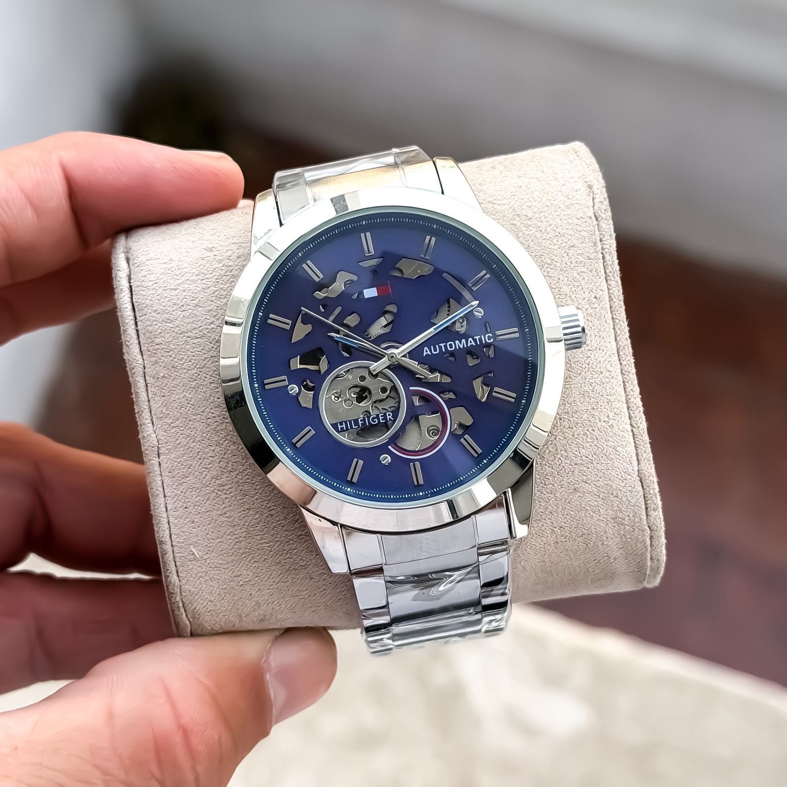 WATCH 084