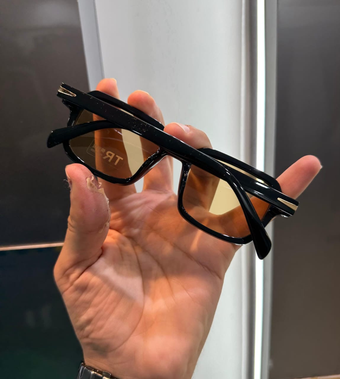 GLASS 9797