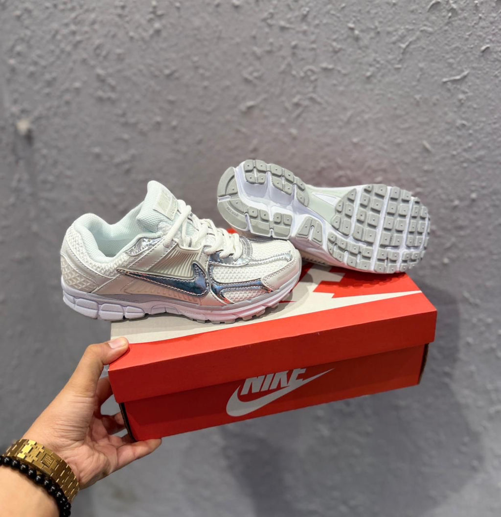 WOMEN ZOOM VOMERO SILVER