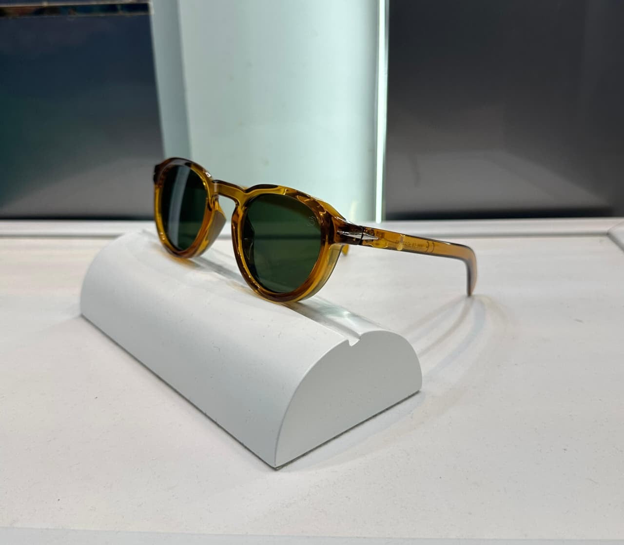 GLASS DB1