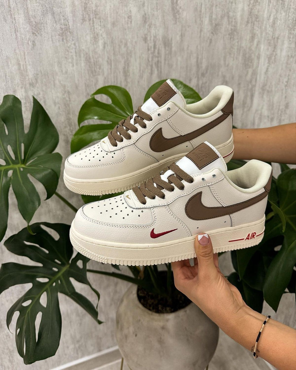 AIRFORCE BROWN SWOOSH