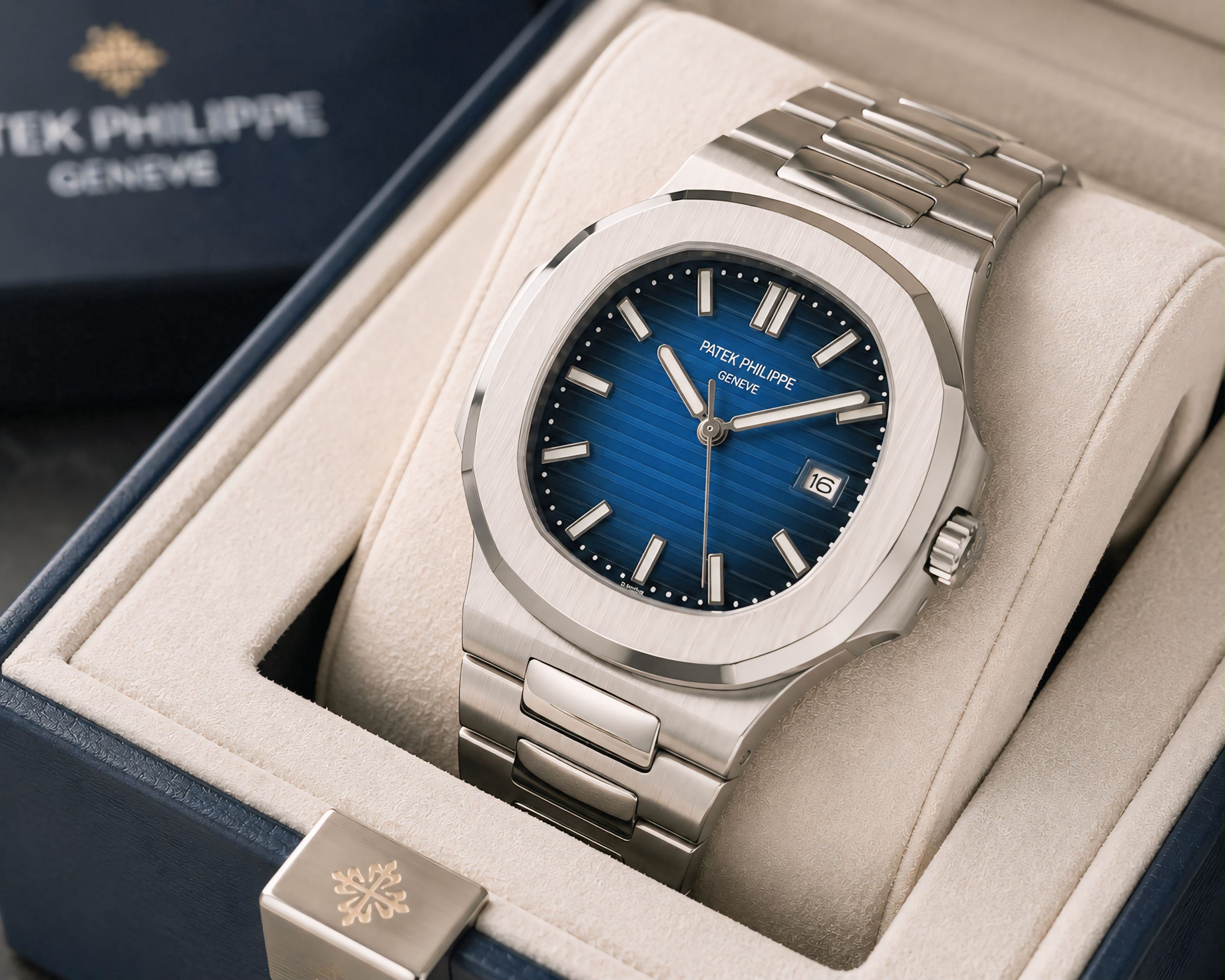 WATCH PATEK NAUTILUS