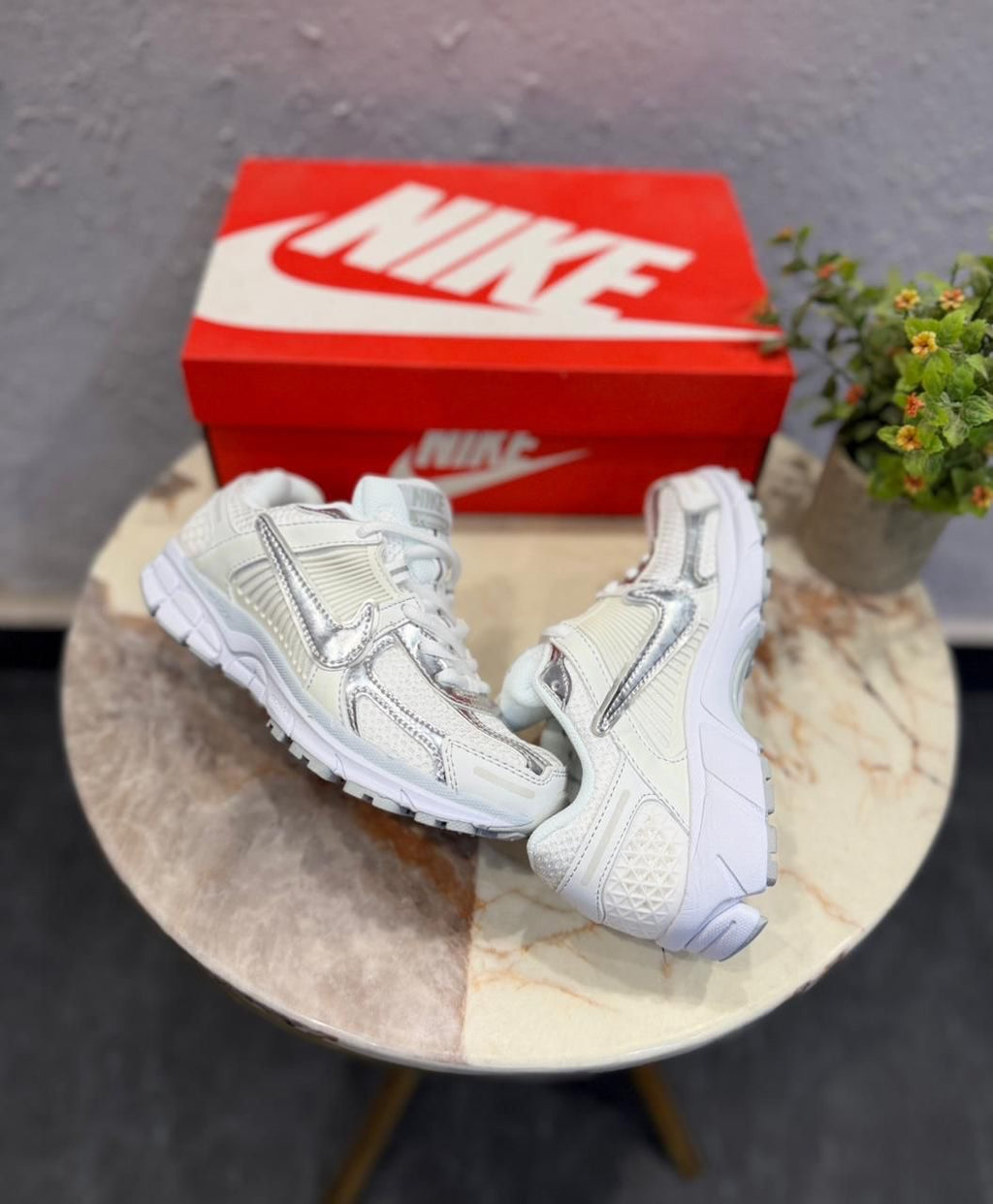 WOMEN ZOOM VOMERO SILVER