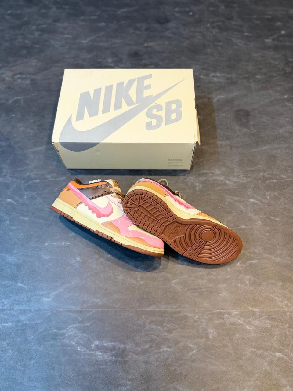 SB DUNK DUNKIN DONUTS