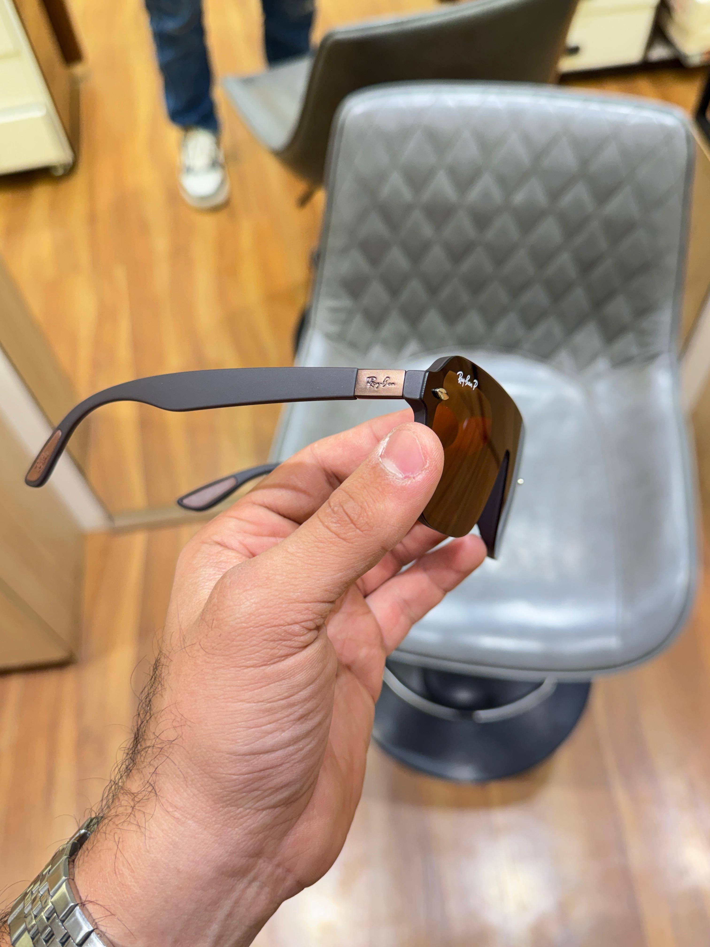 GLASS 7010