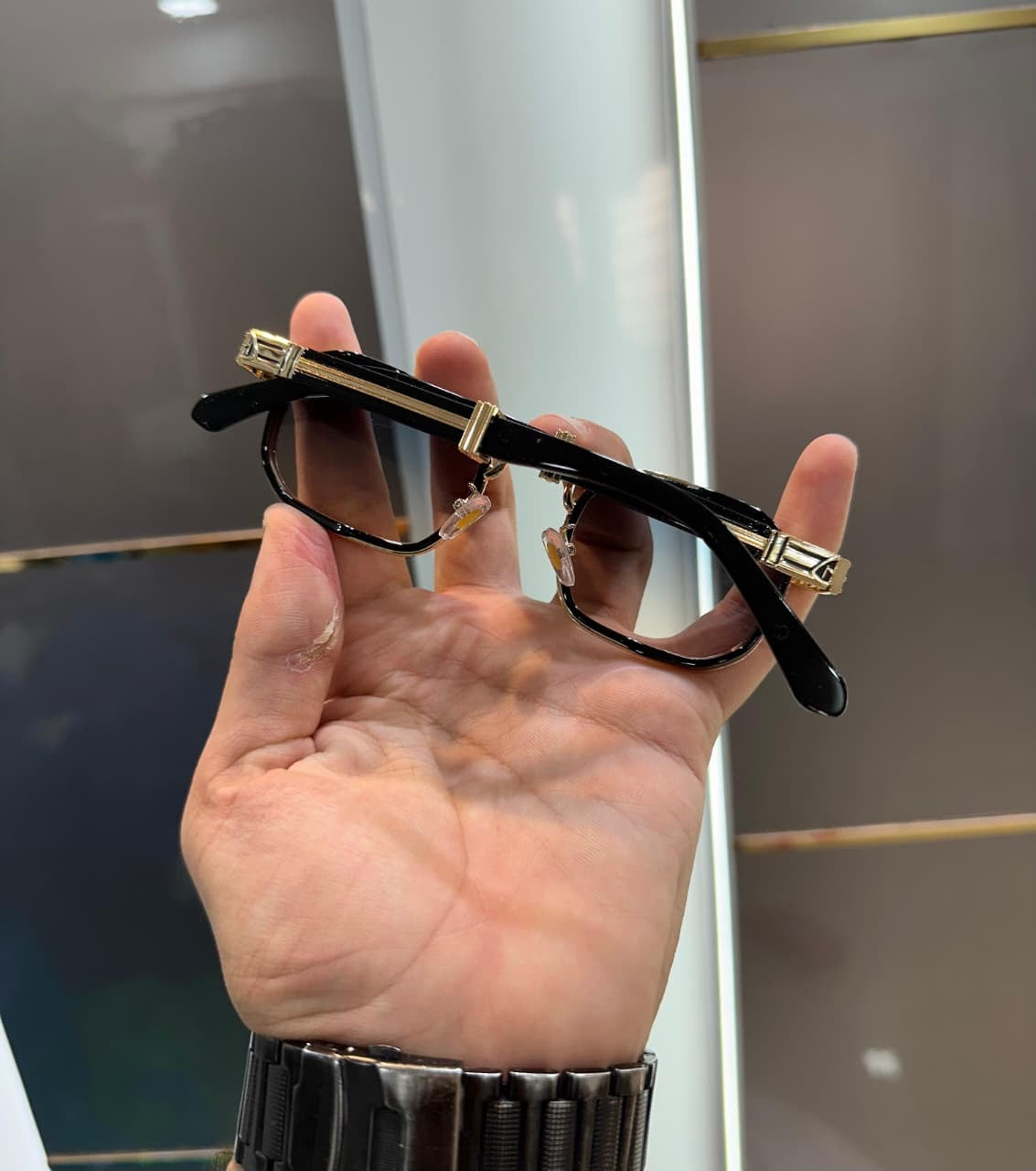 GLASS 8112