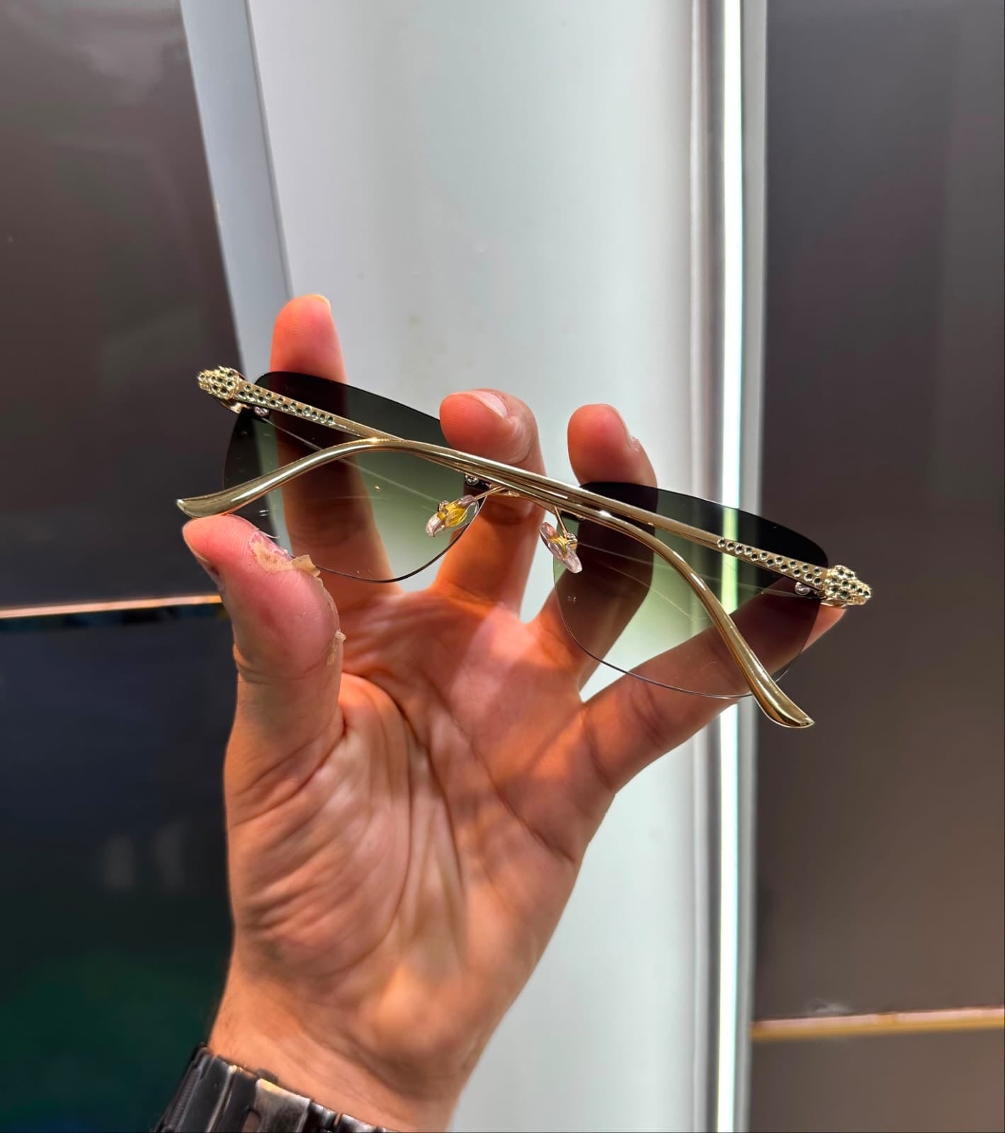 GLASS 10009