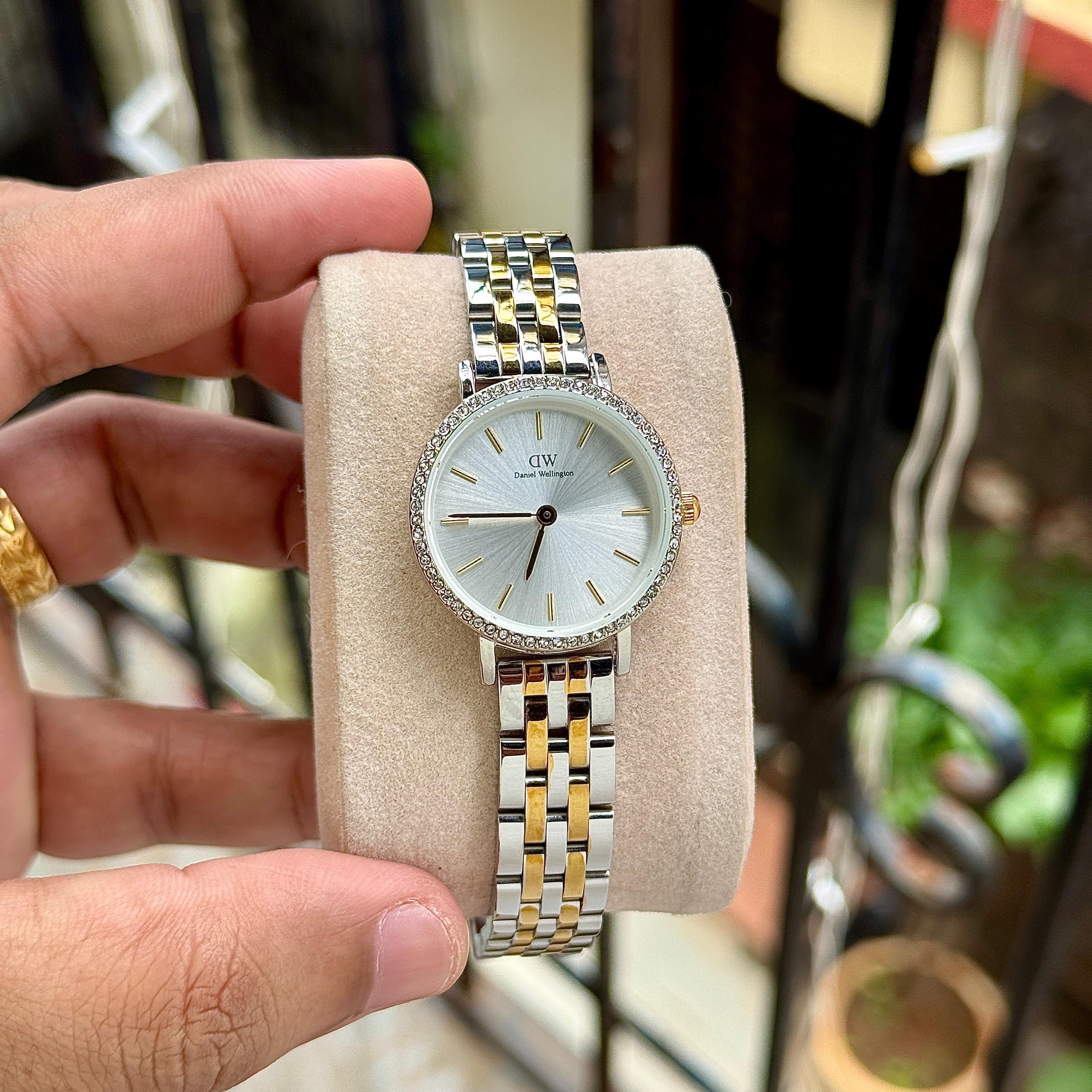 WOMEN WATCH 037