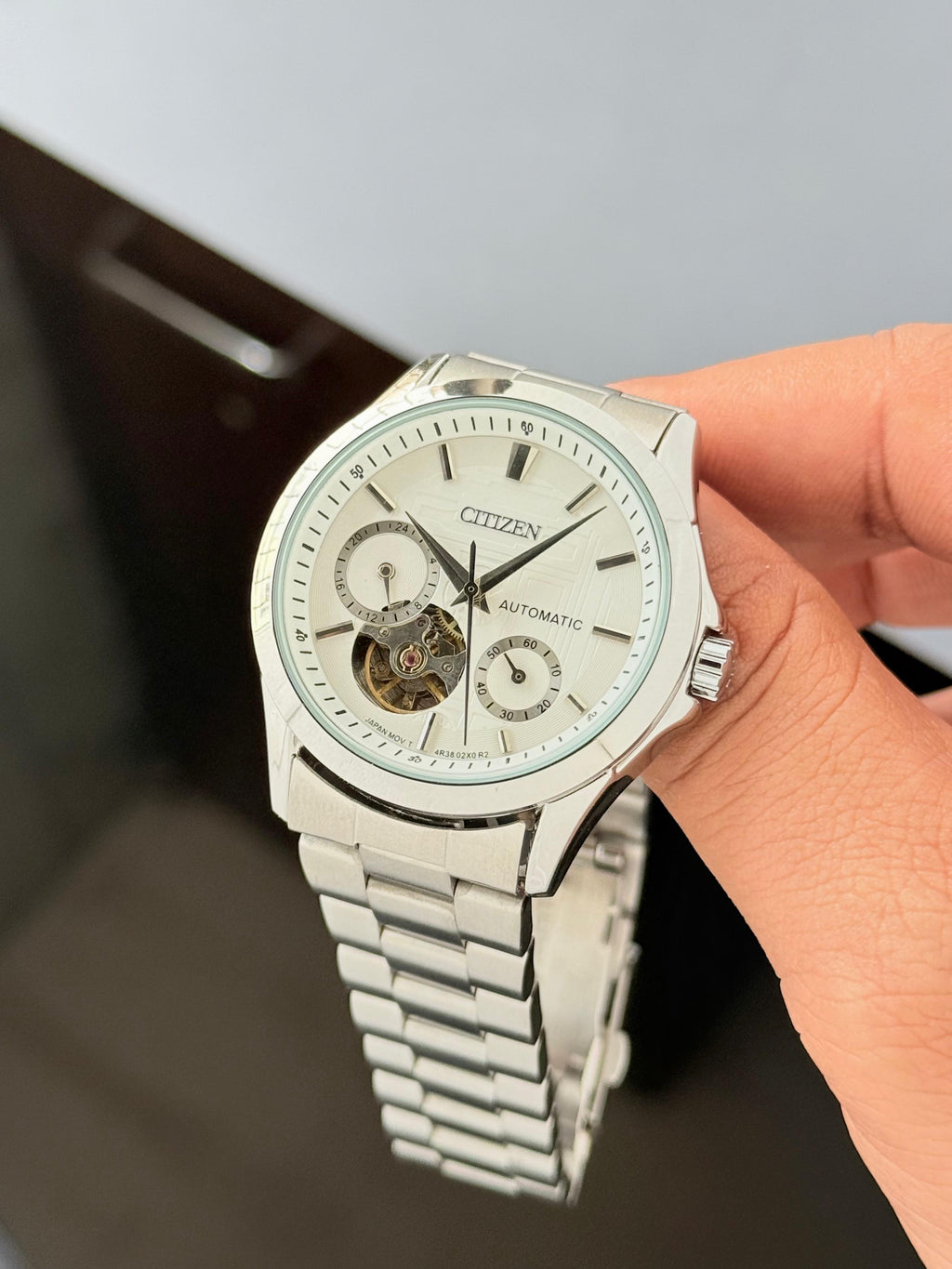 WATCH 122