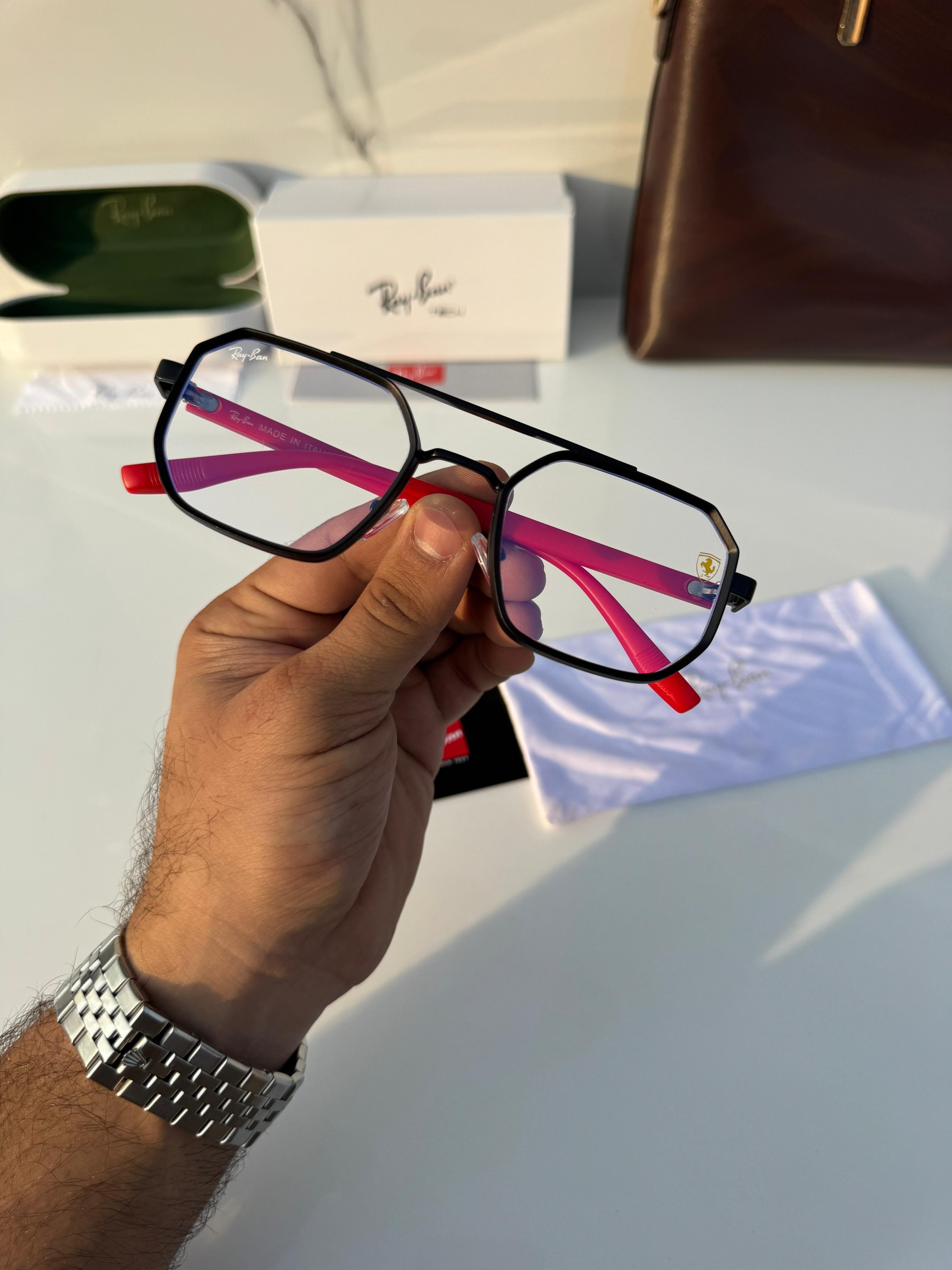 GLASS 8820