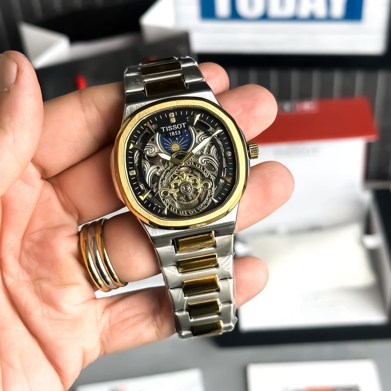 WATCH AUTOMATIC